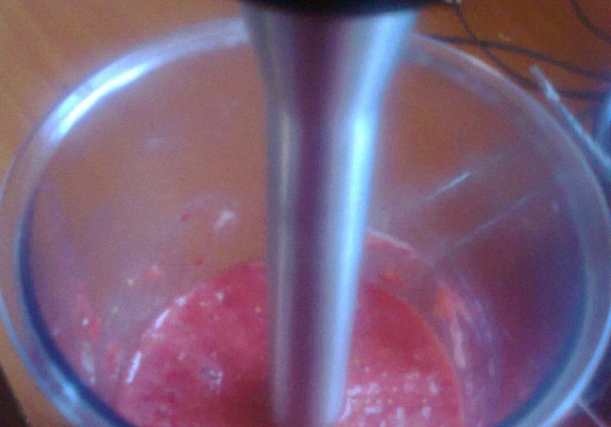 Mus ze świeżych truskawek foto