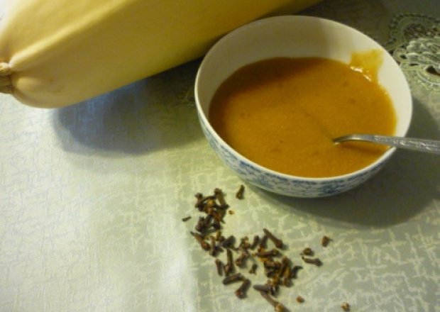 Fotografia przedstawiająca muso-sos cukiniowy