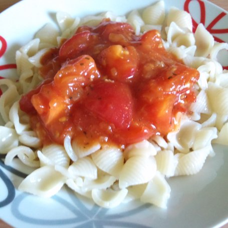 Krok 5 - Muszelki w sosie pomidorowym foto