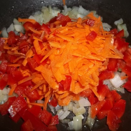 Krok 4 - Muszelki z sosem mięsno warzywnym  foto