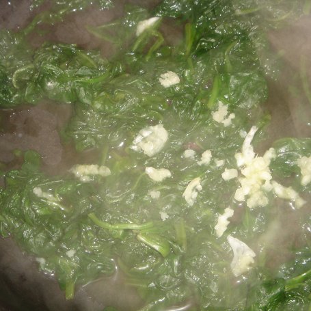 Krok 2 - Muszle faszerowane łososiem, mascarpone i szpinakiem foto