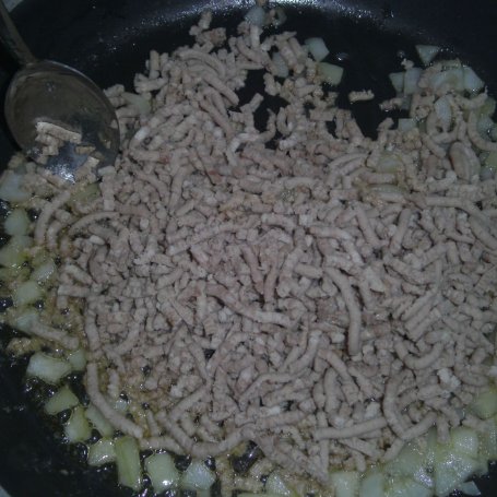 Krok 1 - Muszle makaronowe faszerowane mięsem mielonym, papryką i cukinią foto