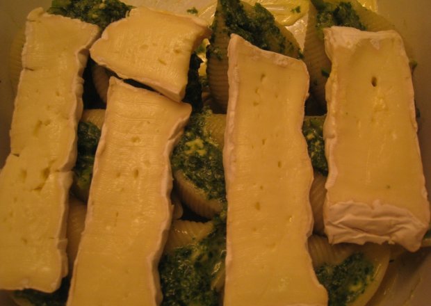 Fotografia przedstawiająca Muszle z serem camembert