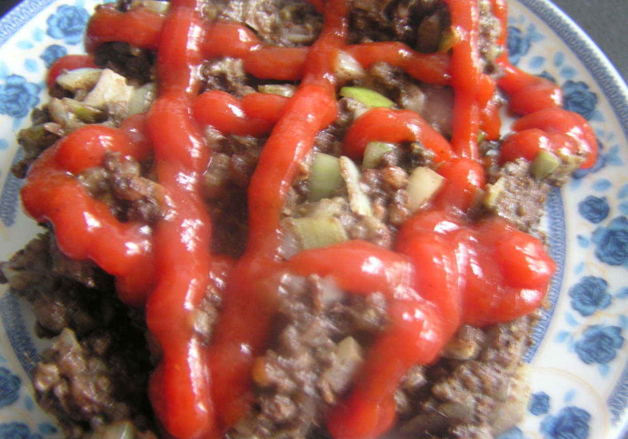 Musztardowo-ketchupowa kaszanka z cebulą foto