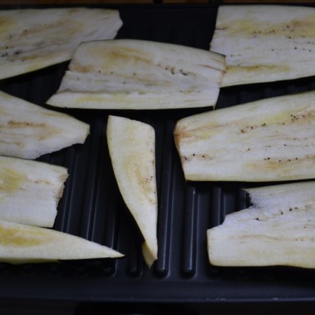 Krok 2 - MUTABAL CZYLI PASTA Z GRILLOWANEGO BAKŁAŻANA I CZOSNKU foto