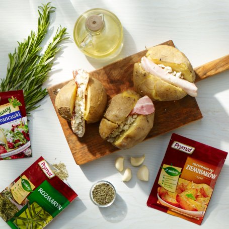 Krok 3 - Na ciepło: Pieczone ziemniaczki z bekonem, serem feta i rozmarynem foto