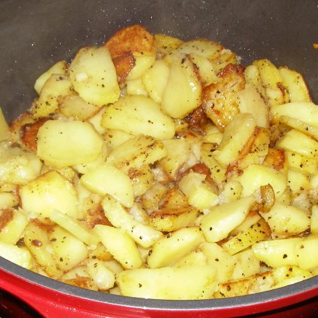 Krok 1 - na hiszpańską nutę ziemniaki,por,jajka na szybki obiad... foto