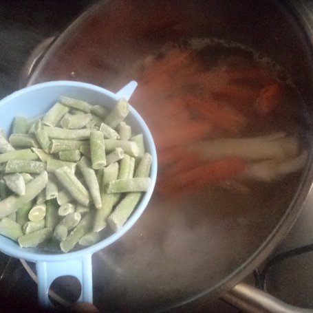 Krok 4 - Na króliku gotowana -zupka ryżowa z fasolką i marchewką :) foto