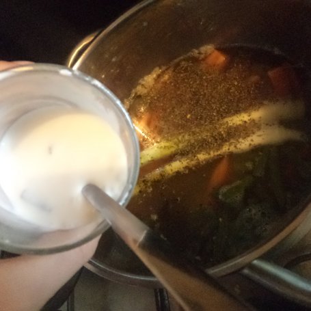 Krok 5 - Na króliku gotowana -zupka ryżowa z fasolką i marchewką :) foto