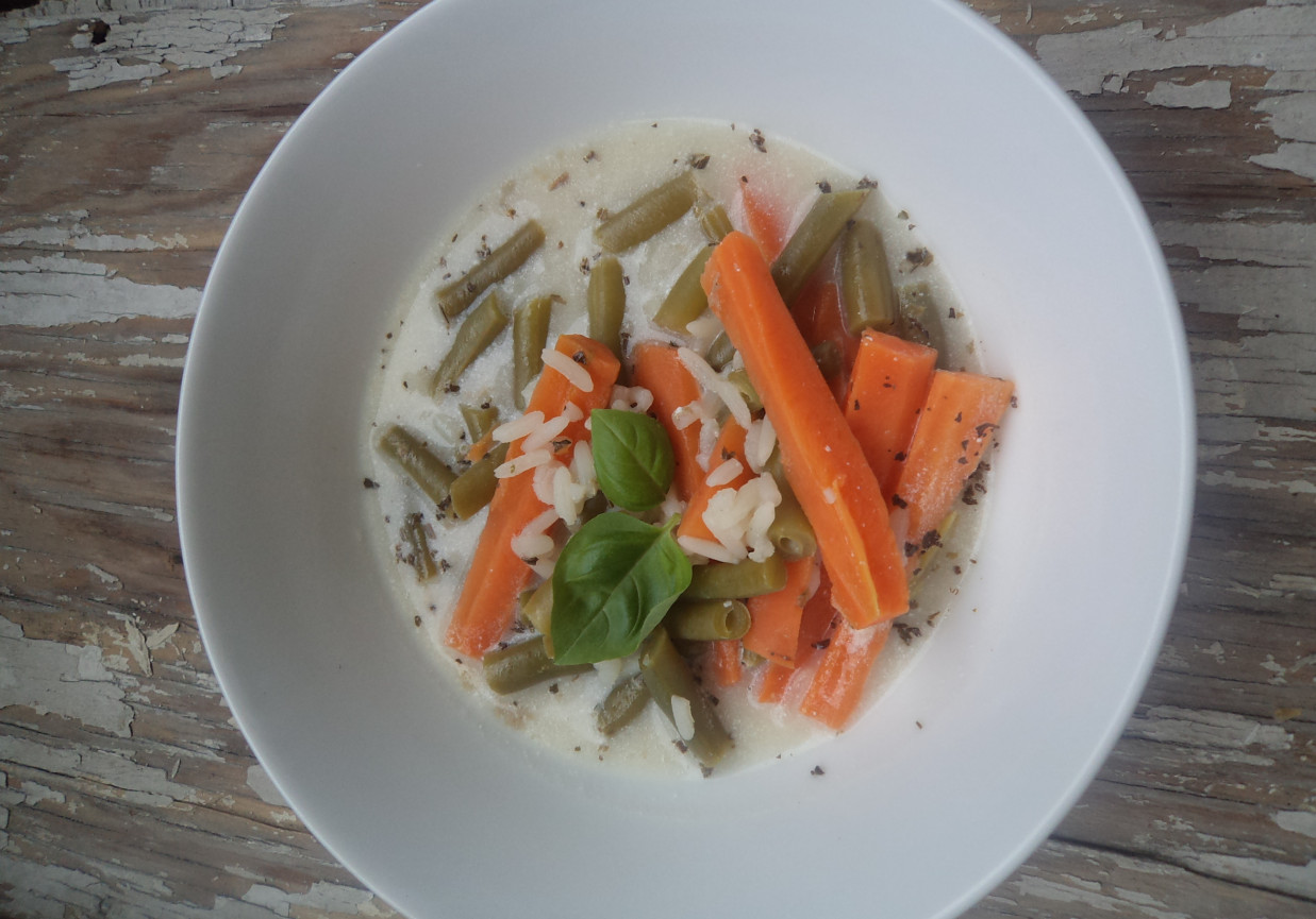 Na króliku gotowana -zupka ryżowa z fasolką i marchewką :) foto