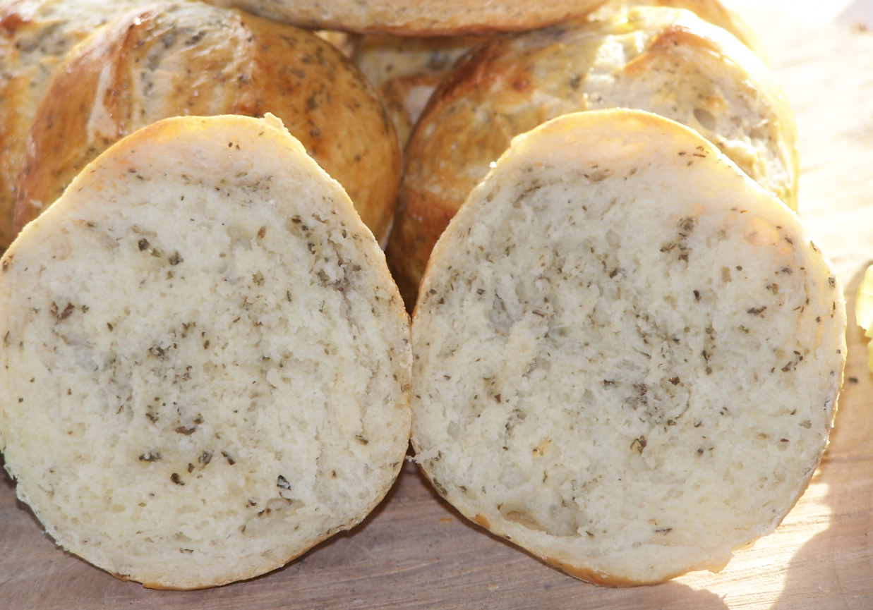 Na maślance z czosnkiem, czyli bardzo apetyczne bułeczki :) foto