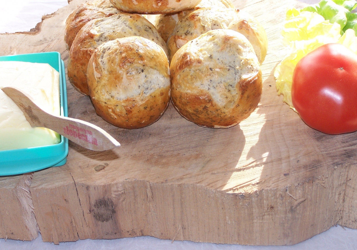 Na maślance z czosnkiem, czyli bardzo apetyczne bułeczki :) foto