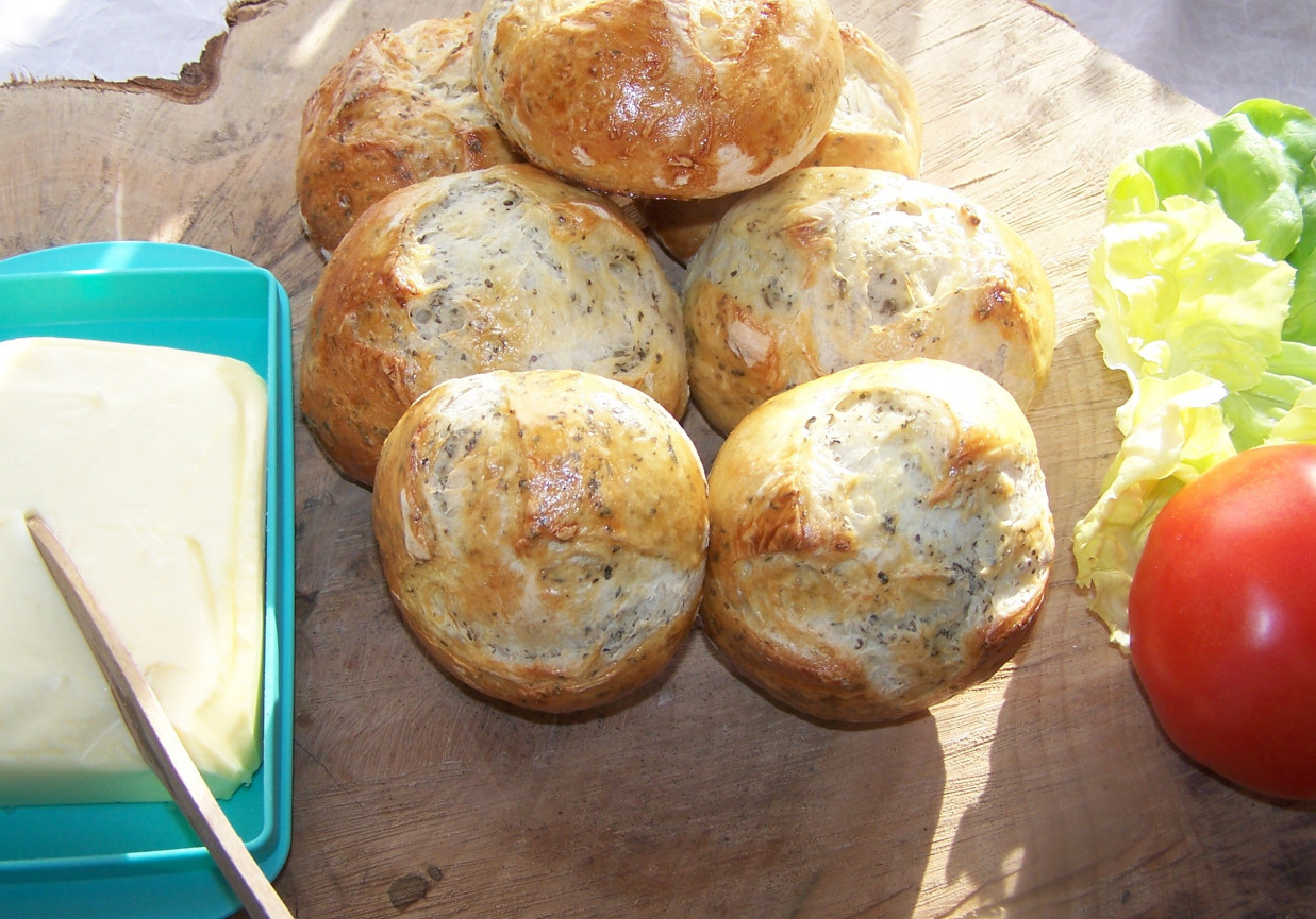 Na maślance z czosnkiem, czyli bardzo apetyczne bułeczki :) foto