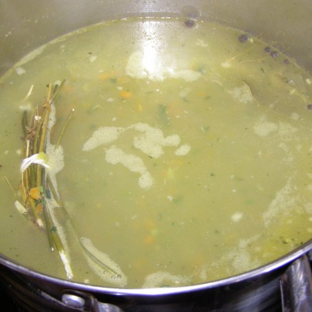 Krok 2 - na maśle zupa pomidorowo-paprykowa z ryżem... foto