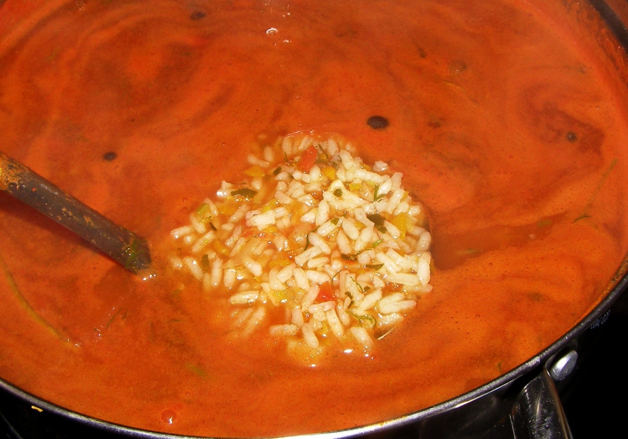 na maśle zupa pomidorowo-paprykowa z ryżem... foto