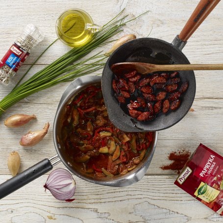 Krok 4 - Na ostro: Pikantne leczo z chorizo foto