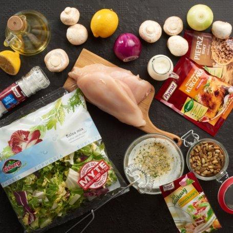 Krok 2 - Pikantna sałatka z kurczakiem i pieczarkami foto