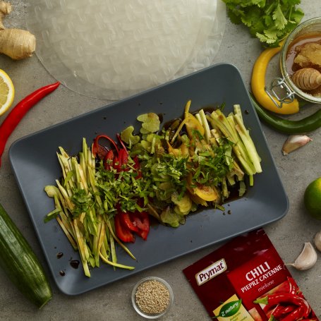 Krok 2 - Na ostro: Warzywne spring rollsy z pikantnym guacamole foto