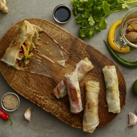 Krok 3 - Na ostro: Warzywne spring rollsy z pikantnym guacamole foto
