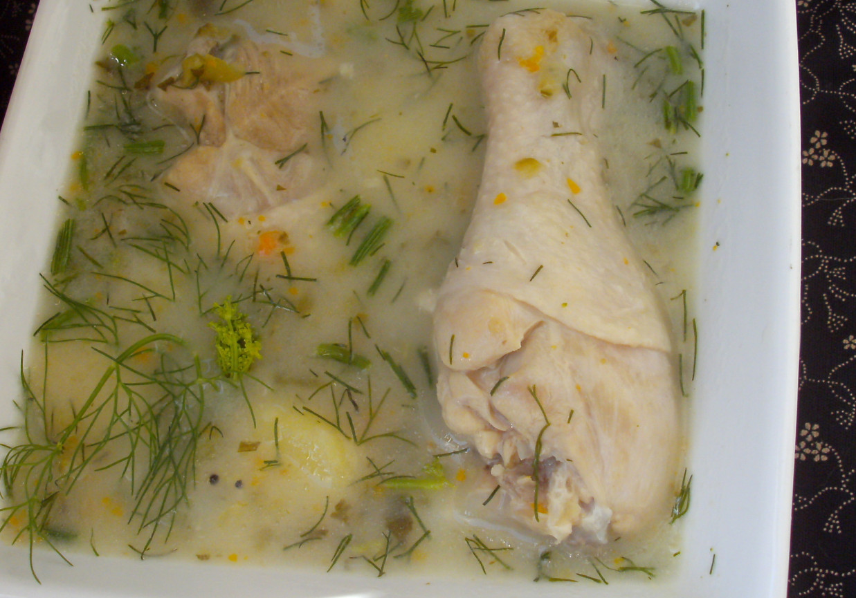 na pałkach kurczaka zupa koperkowa z ziemniakami... foto