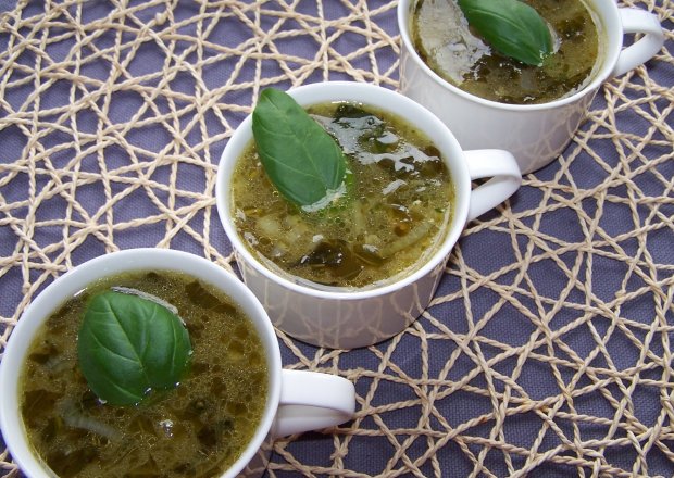 Fotografia przedstawiająca Na sezon przeziębień, czyli zupa z cebuli z bazyliową nutą :)