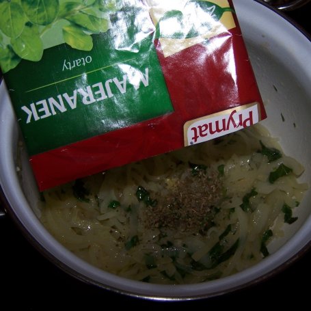 Krok 4 - Na sezon przeziębień, czyli zupa z cebuli z bazyliową nutą :) foto