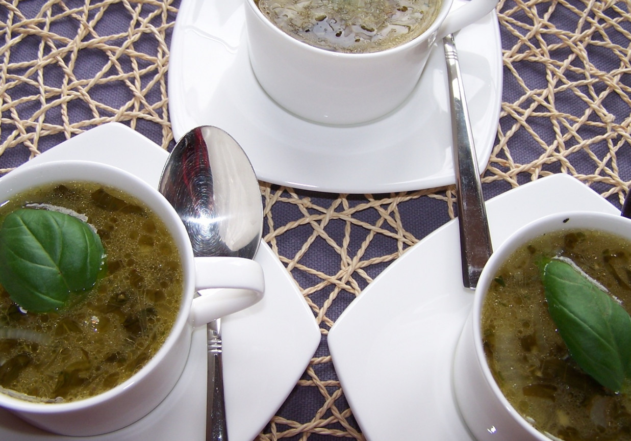 Na sezon przeziębień, czyli zupa z cebuli z bazyliową nutą :) foto