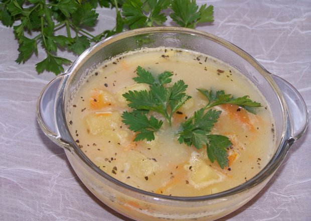 Fotografia przedstawiająca Na skrzydełkach i z ziemniakami, czyli zupa lekka i przyjemna :)