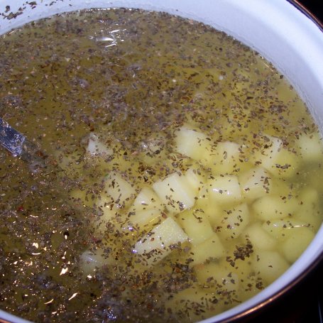 Krok 2 - Na skrzydełkach i z ziemniakami, czyli zupa lekka i przyjemna :) foto