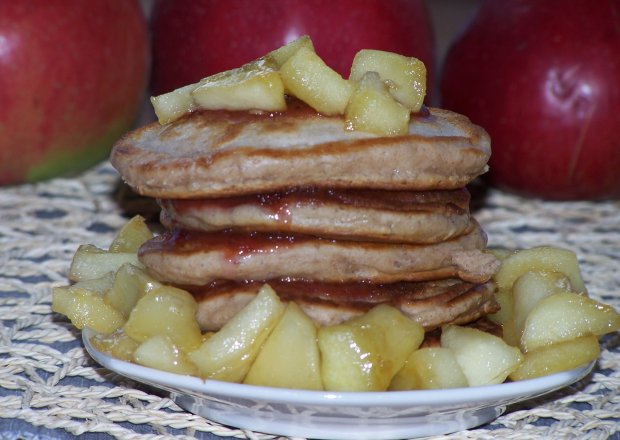 Fotografia przedstawiająca Na śniadanie też dobre, czyli placki na śmietanie z karmelizowanym jabłkiem :)