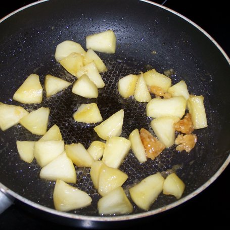 Krok 6 - Na śniadanie też dobre, czyli placki na śmietanie z karmelizowanym jabłkiem :) foto