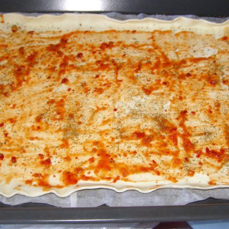 Krok 3 - na szybko pizza na cieście francuskim... foto