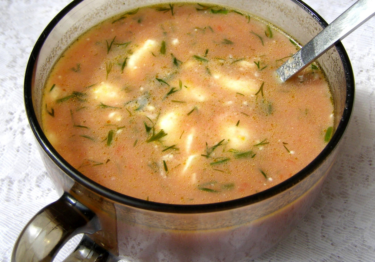 na szybko smaczna z pomidorów na maśle zupa z zacierkami... foto