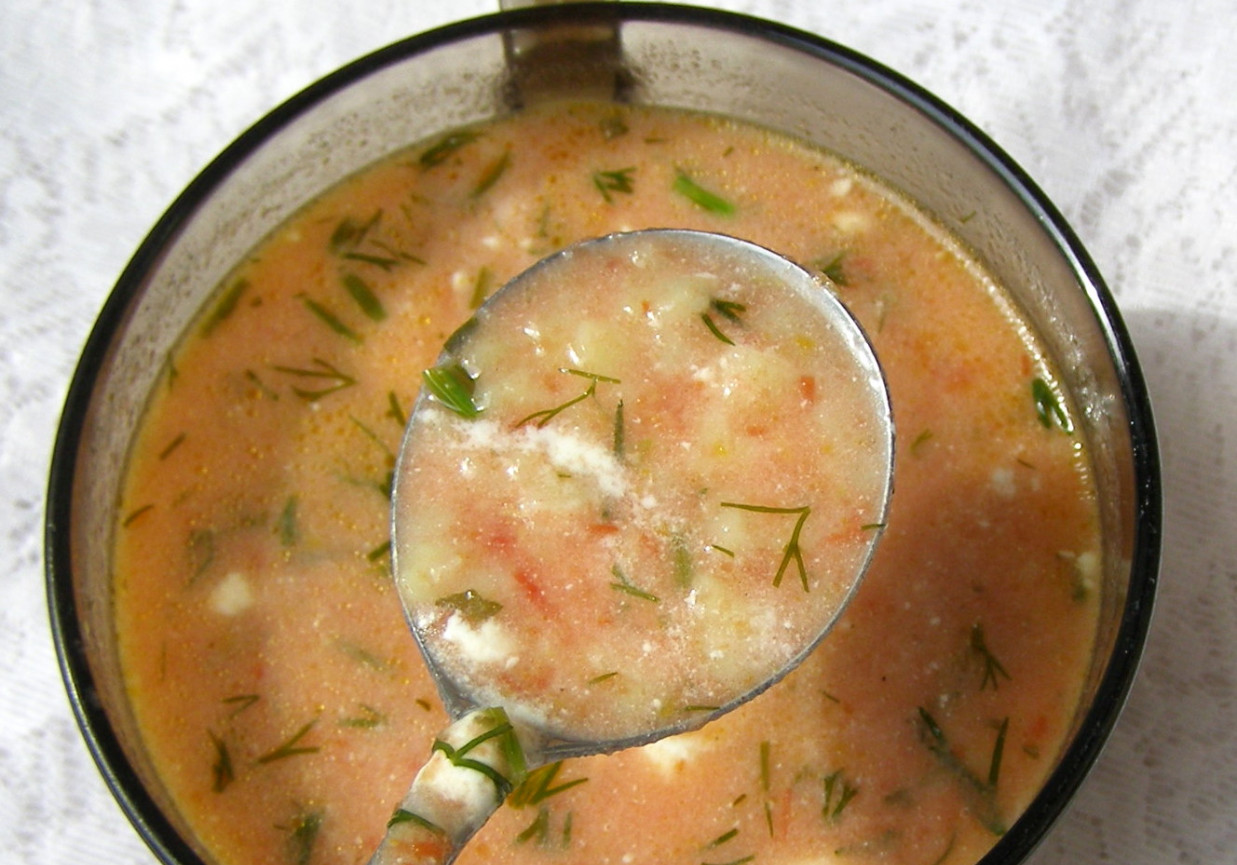 na szybko smaczna z pomidorów na maśle zupa z zacierkami... foto