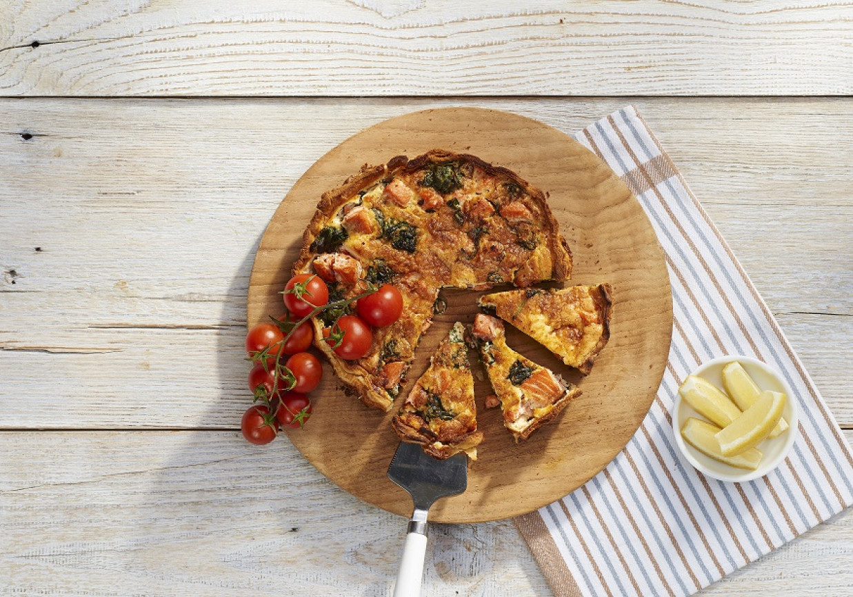 Na zimno: Tarta szpinakowa z łososiem foto