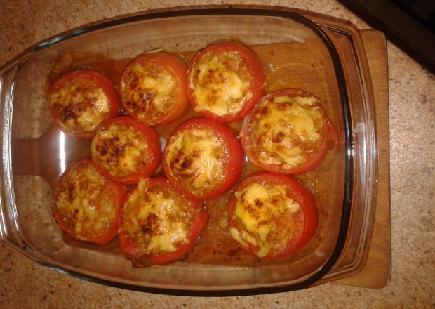 Fotografia przedstawiająca nadziane pomidory