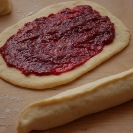 Krok 5 - Nadziewane drożdżowe warkocze foto