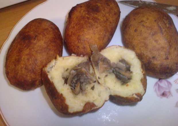 Fotografia przedstawiająca Nadziewane kartofelki ziemniaczane