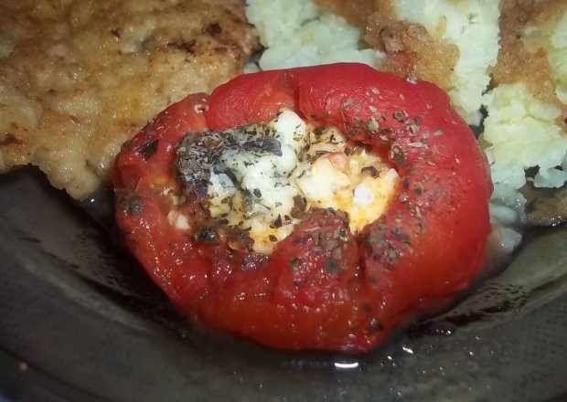 Fotografia przedstawiająca Nadziewane zapiekane pomidory