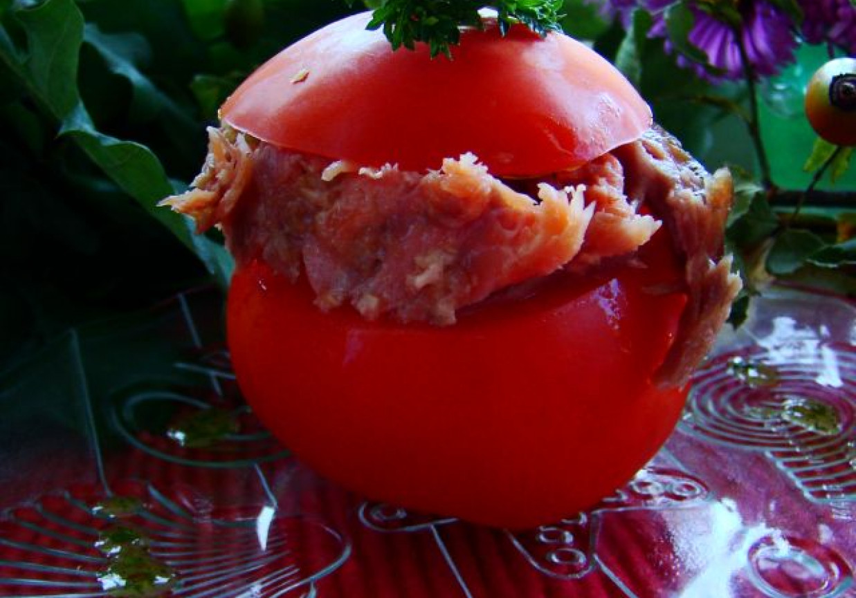 Nadziewany pomidor foto