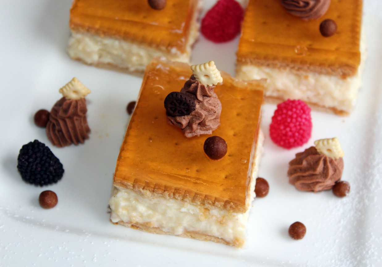 Najłatwiejszy sernik na zimno z galaretką foto