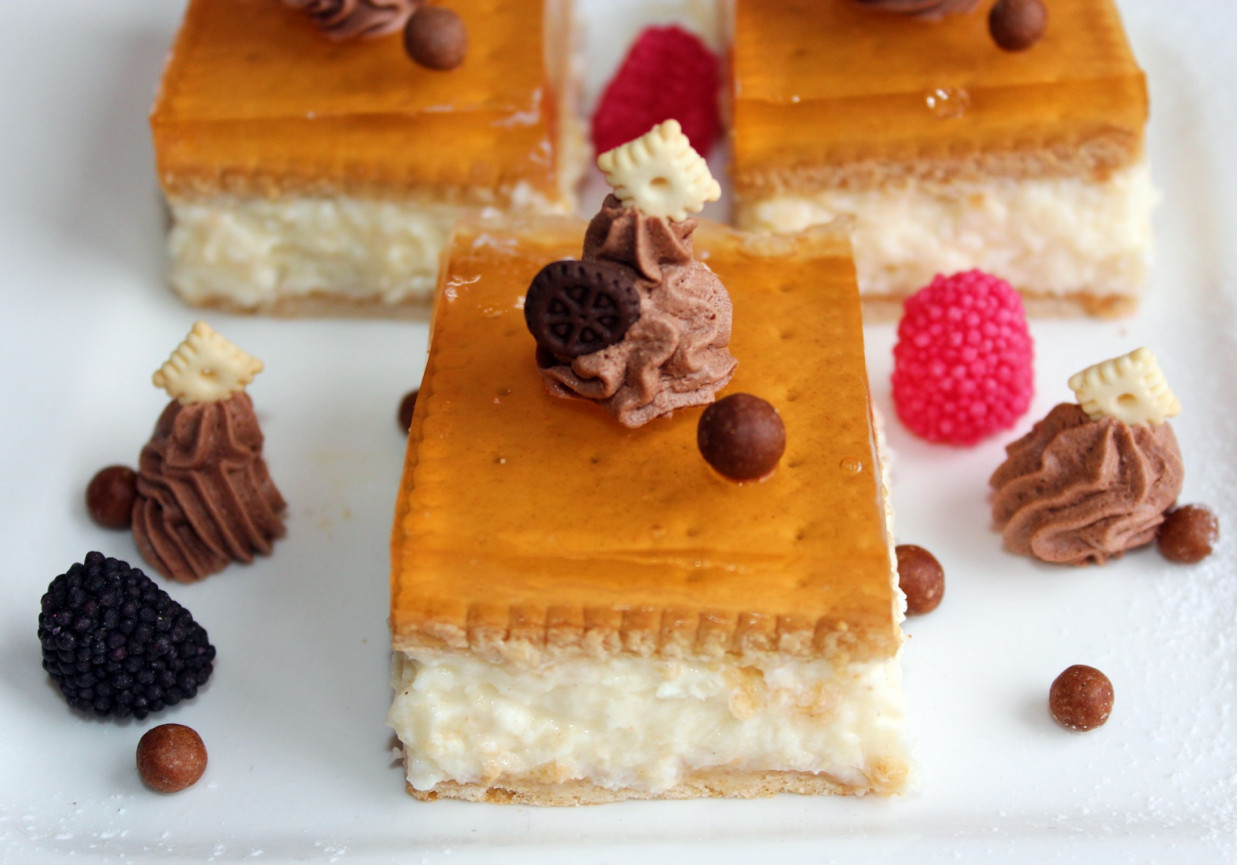 Najłatwiejszy sernik na zimno z galaretką foto