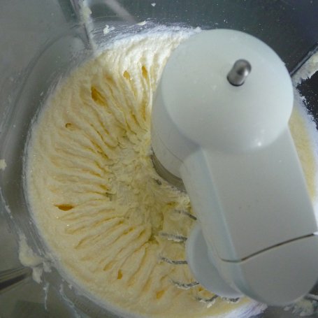 Krok 2 - Najlepsze ciasto ucierane z owocami foto