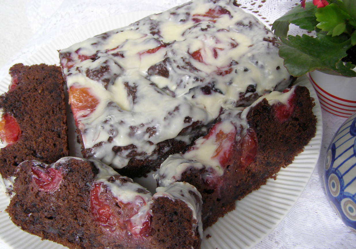 najlepsze ciasto z resztek po soku ze śliwkami i białą czekoladą... foto
