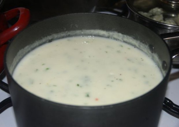 Fotografia przedstawiająca Najprostsza zupa serowa
