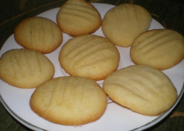 Fotografia przedstawiająca Najprostsze maślane ciasteczka