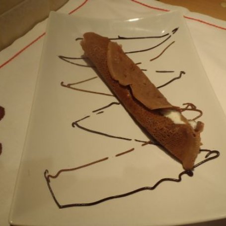 Krok 2 - Naleśniki czekoladowe z truskawkami foto