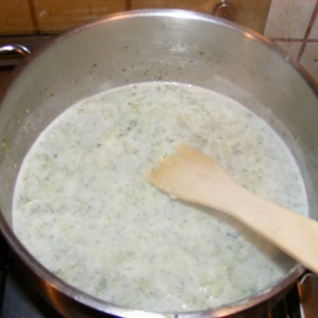 Krok 2 - Naleśniki nadziewane w sosie brokułowo-serowym foto