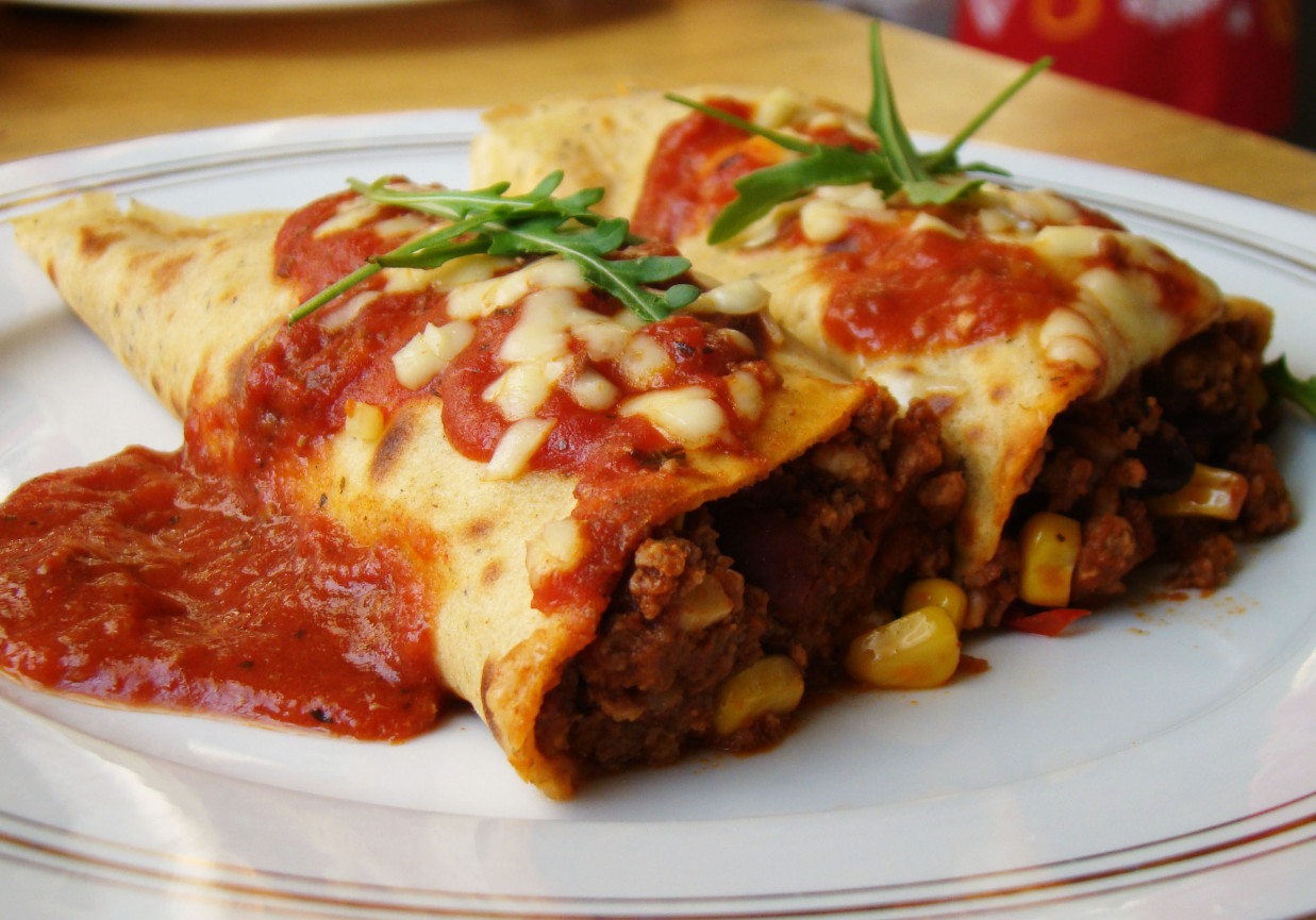 Naleśniki po meksykańsku z mięsem mielonym foto