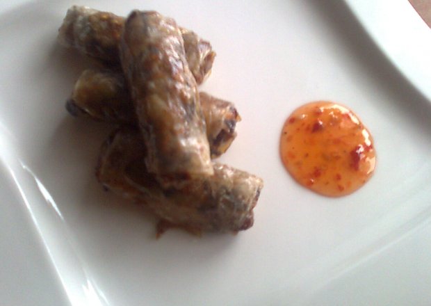 Fotografia przedstawiająca Naleśniki ryżowe z kurczakiem,kapustą pekińską i grzybami mun